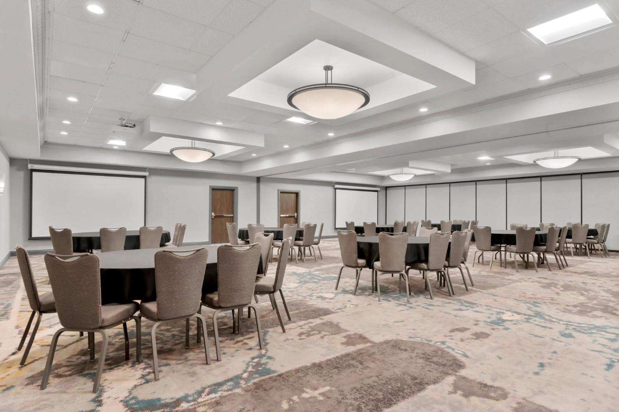 Holiday Inn Dubuque/Galena By Ihg Eksteriør billede