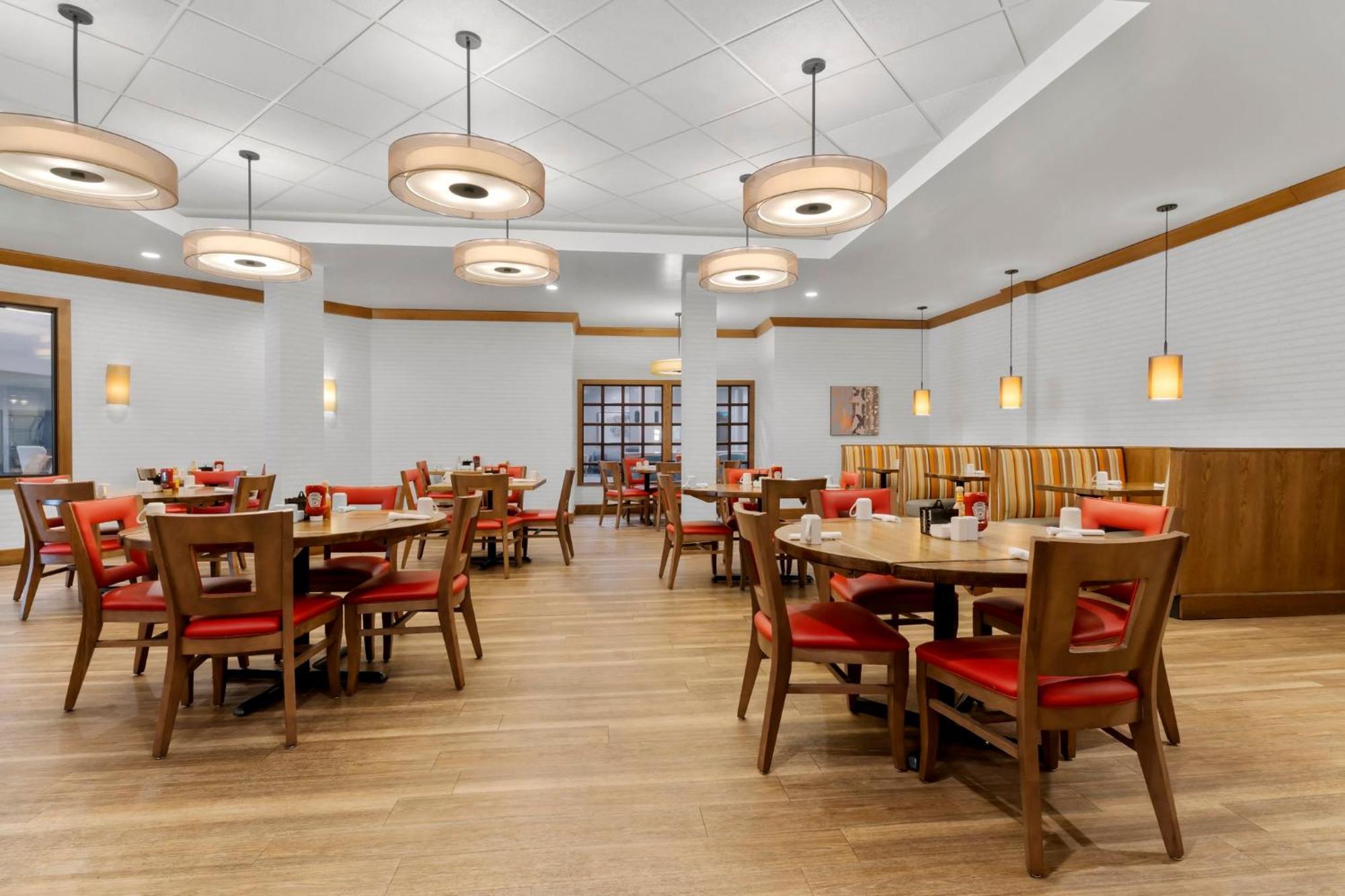 Holiday Inn Dubuque/Galena By Ihg Eksteriør billede