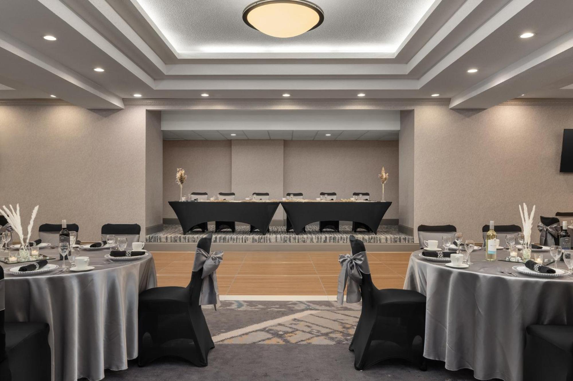 Holiday Inn Dubuque/Galena By Ihg Eksteriør billede