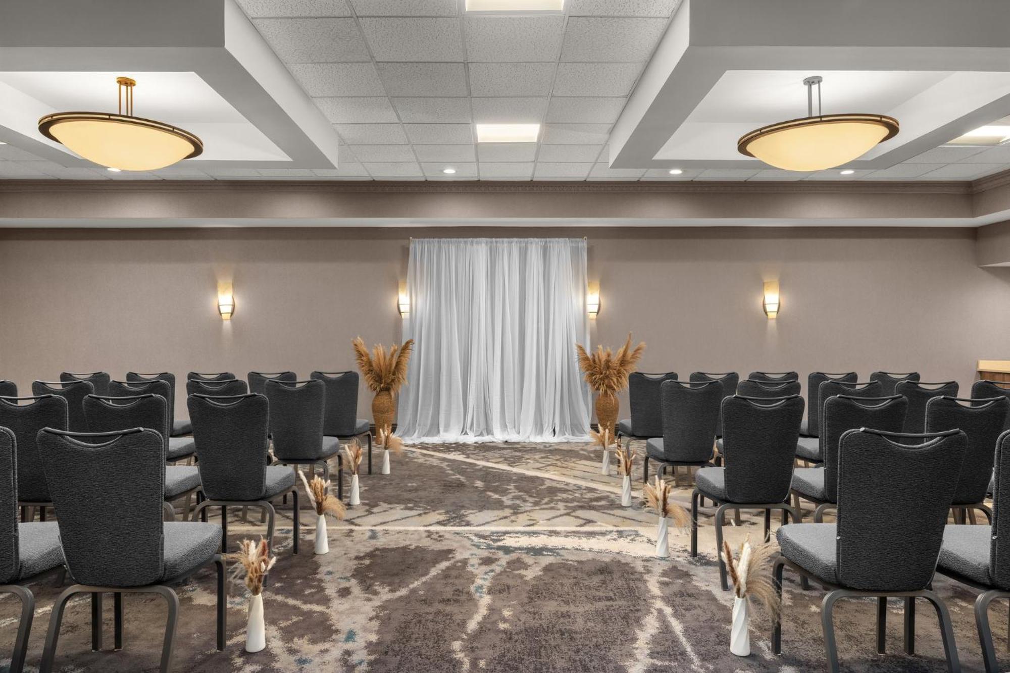Holiday Inn Dubuque/Galena By Ihg Eksteriør billede