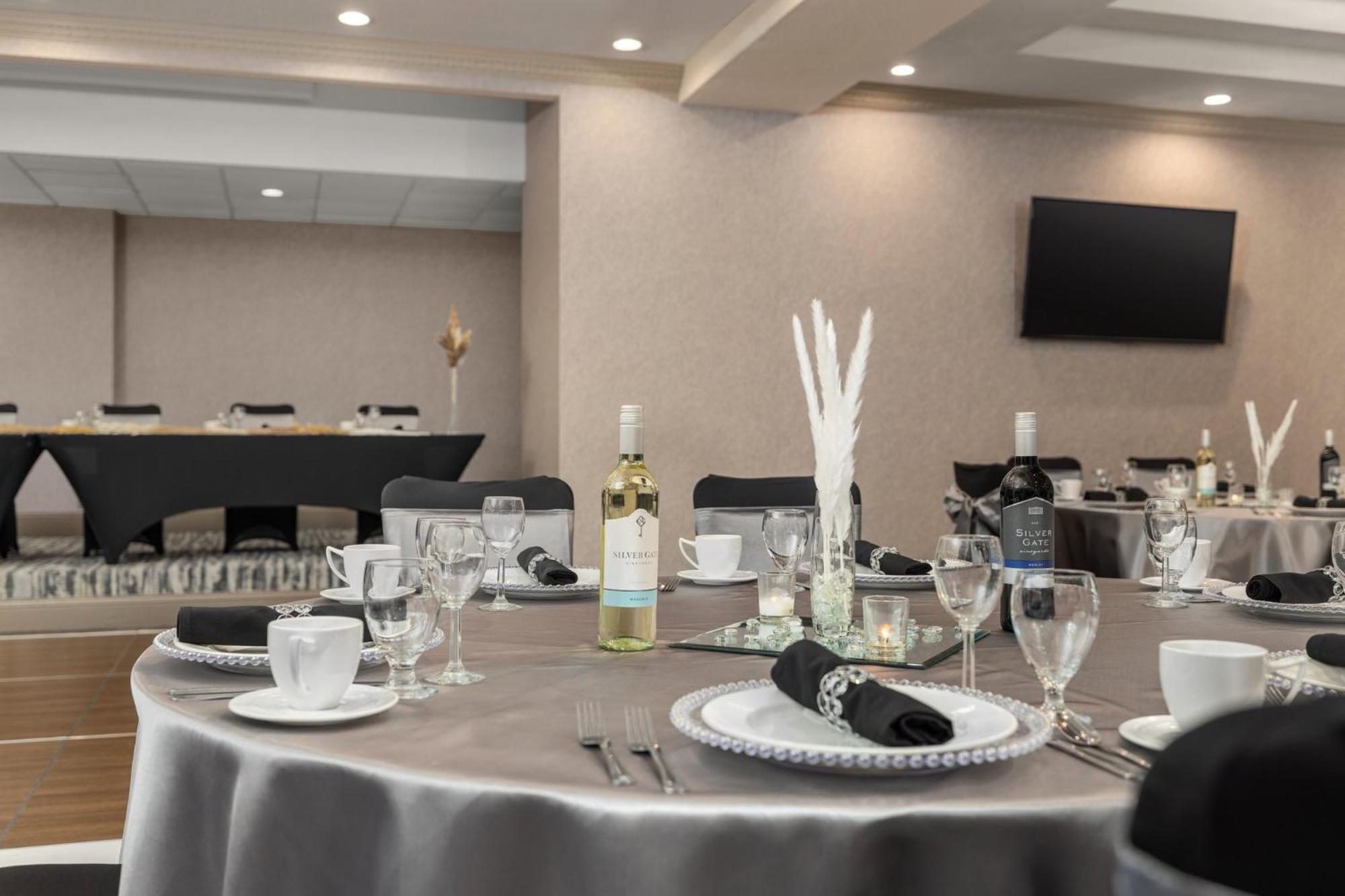 Holiday Inn Dubuque/Galena By Ihg Eksteriør billede