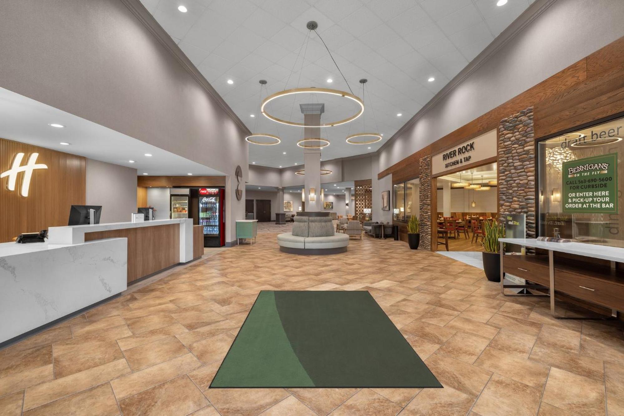 Holiday Inn Dubuque/Galena By Ihg Eksteriør billede