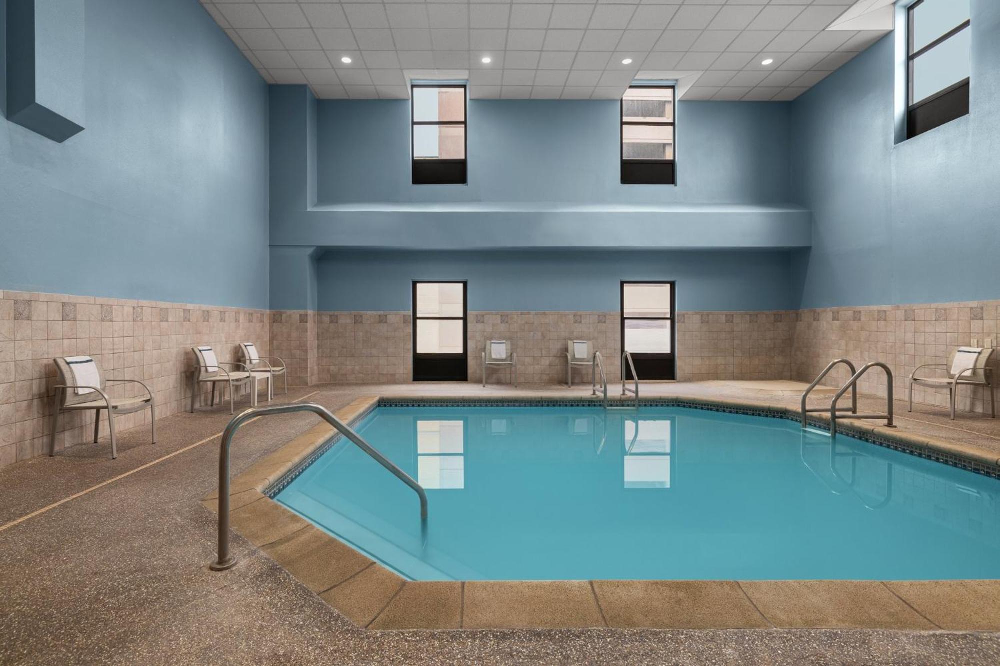 Holiday Inn Dubuque/Galena By Ihg Eksteriør billede